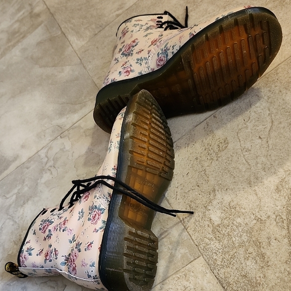 Floral Lace-Up Boots - Picture 3 of 8